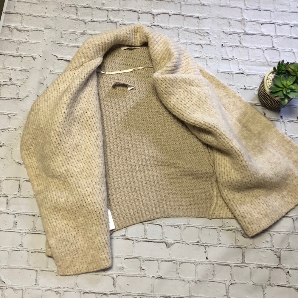 NWT! Beautiful Wool Blend Knit Cardigan - Picture 3 of 8